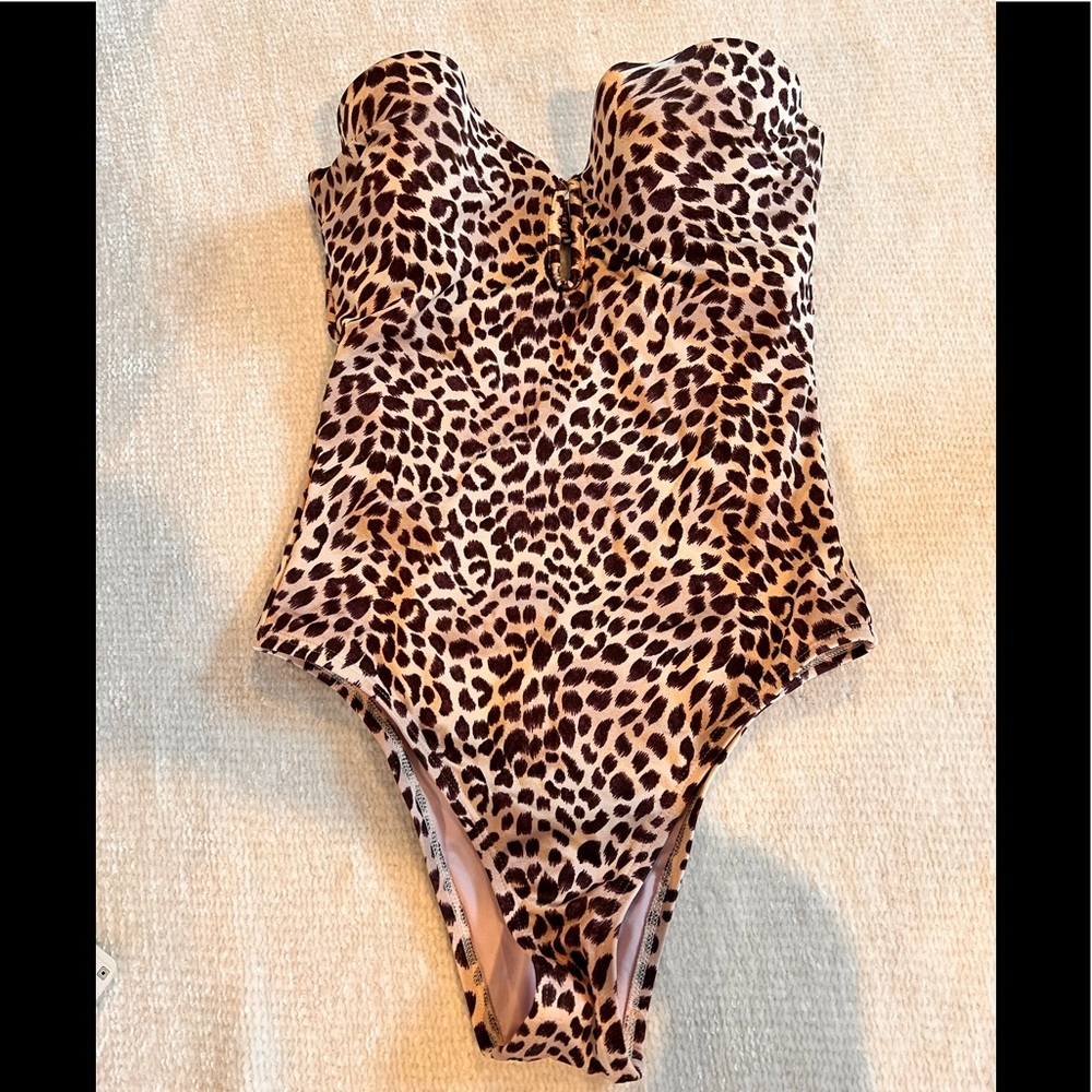 Victoria’s Secret One piece strapless swimsuit size 34D